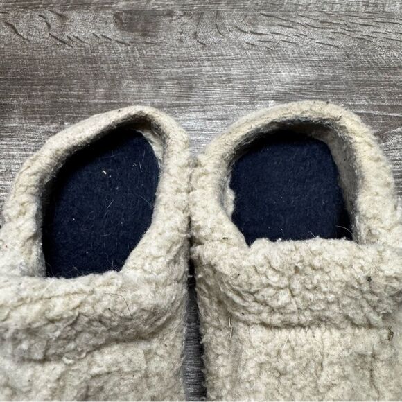 LL Bean Fluffy Slippers Size 8 - Picture 3 of 9